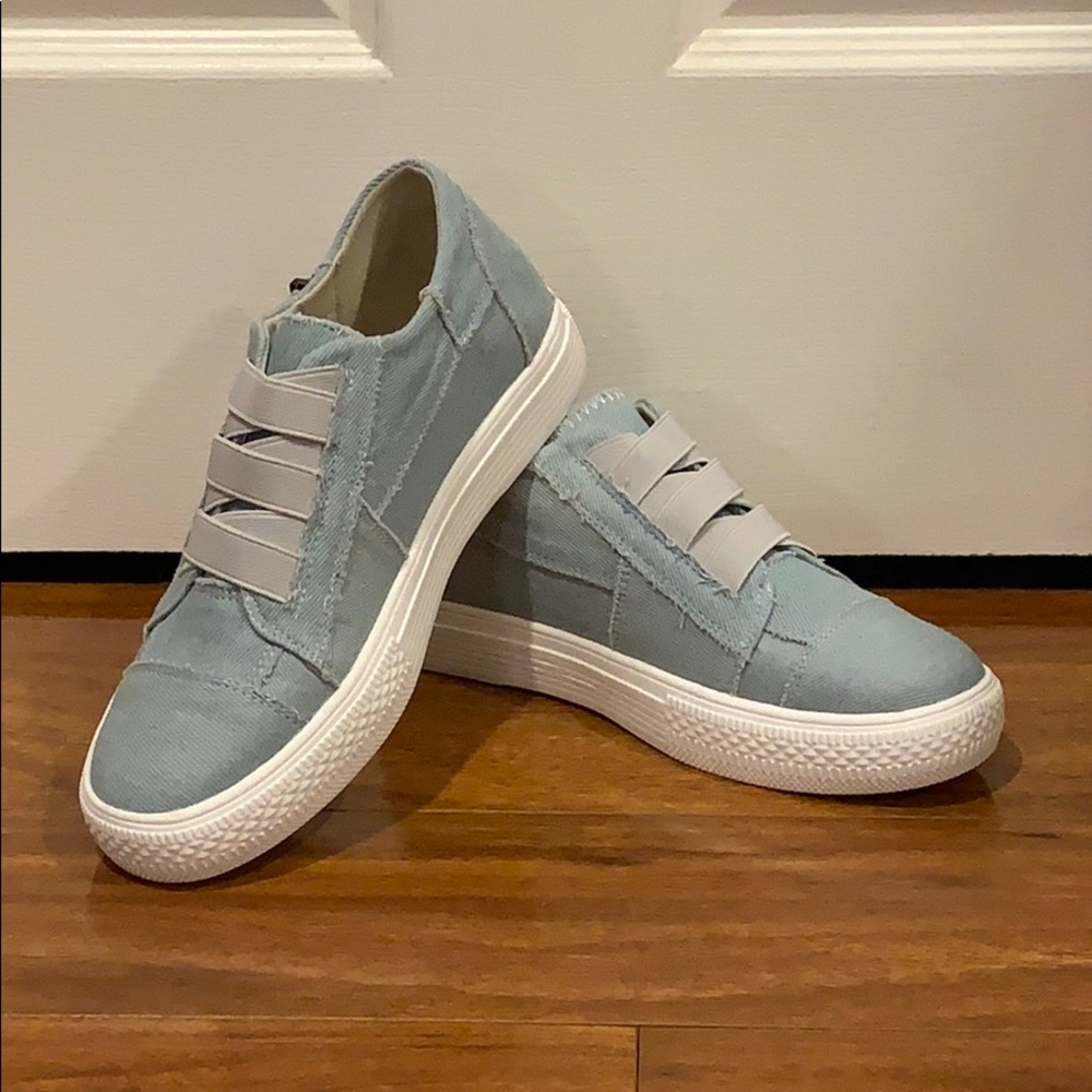 Jolimall NWOT sneakers